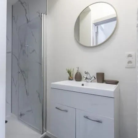 White Bird Apartment *