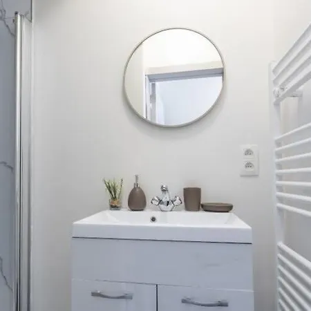 Apartment White Bird *